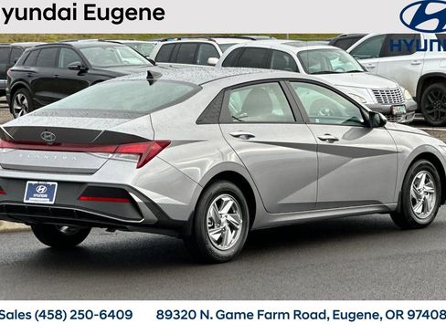 New 2026 Hyundai Elantra SE FWD image 4