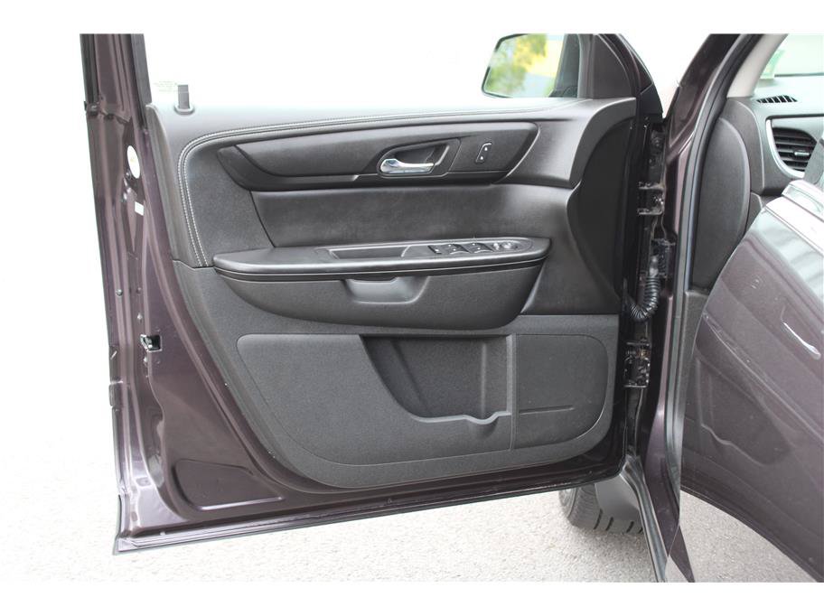 Used 2015 Chevrolet Traverse LT w/ Style and Technology Package FWD image 7