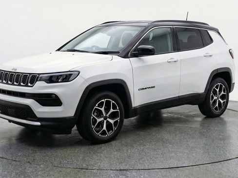 Used 2025 Jeep Compass Limited image 3