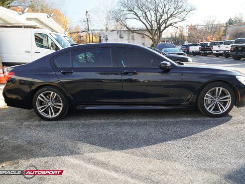Used 2018 BMW 740i image 8