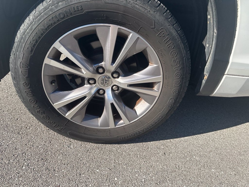 Used 2015 Toyota Highlander Plus FWD image 26