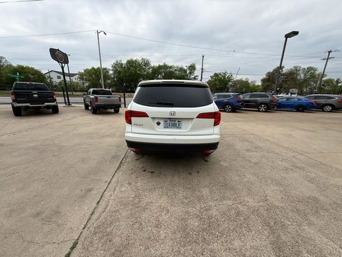 Used 2017 Honda Pilot EX image 4