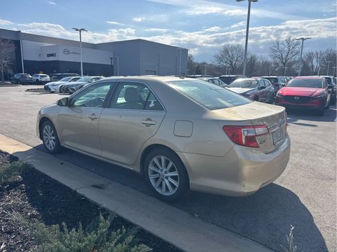 Used 2012 Toyota Camry XLE w/ Leather Pkg image 3