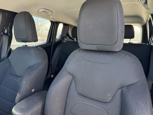 Used 2019 Jeep Renegade Latitude image 15