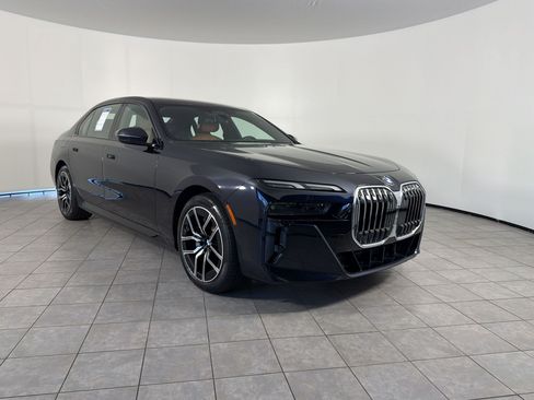 Used 2026 BMW 740i RWD image 7