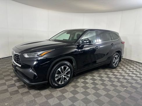 Used 2022 Toyota Highlander XLE image 7