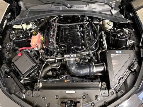 Used 2021 Chevrolet Camaro LT RWD image 11