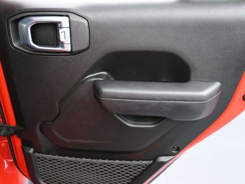 Certified 2022 Jeep Gladiator Willys image 14