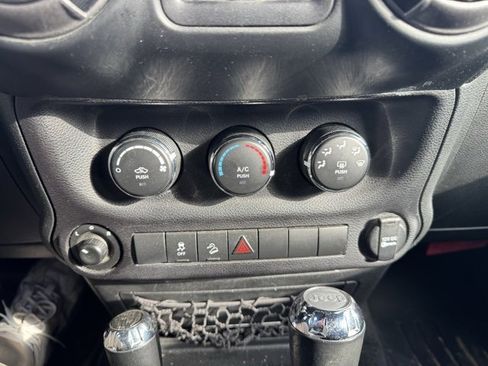 Used 2018 Jeep Wrangler Unlimited Sport S image 17