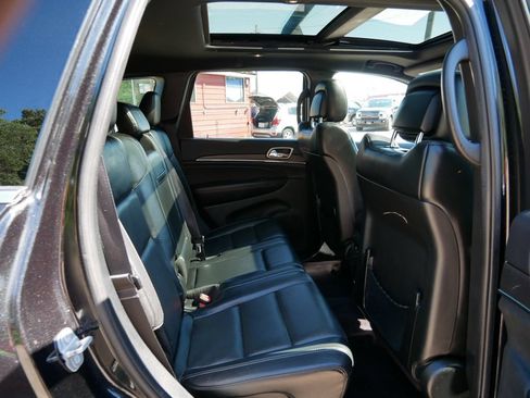 Used 2016 Jeep Grand Cherokee Limited w/ Luxury Group II AWD/4WD image 9