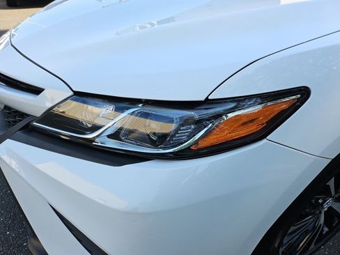 Used 2018 Toyota Camry SE w/ Convenience Package FWD image 7