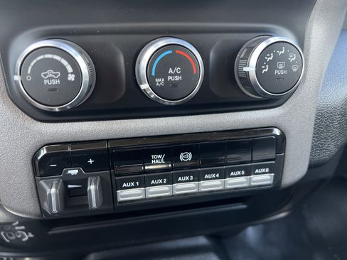 Used 2020 RAM 3500 Tradesman w/ Chrome Appearance Group image 19