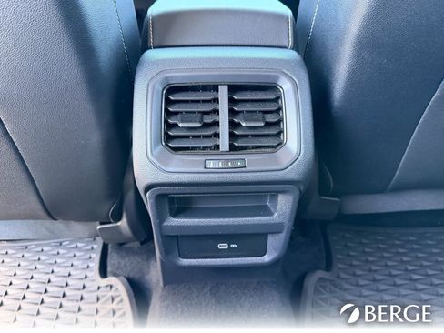 Used 2023 Volkswagen Taos SE image 19