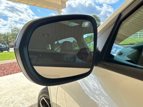 Used 2024 Chevrolet Trax RS w/ Sunroof Package FWD image 33