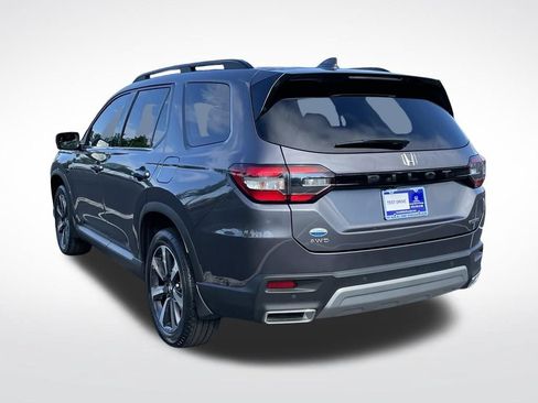 Certified 2025 Honda Pilot Touring image 4