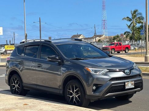 Used 2018 Toyota RAV4 SE AWD/4WD image 6