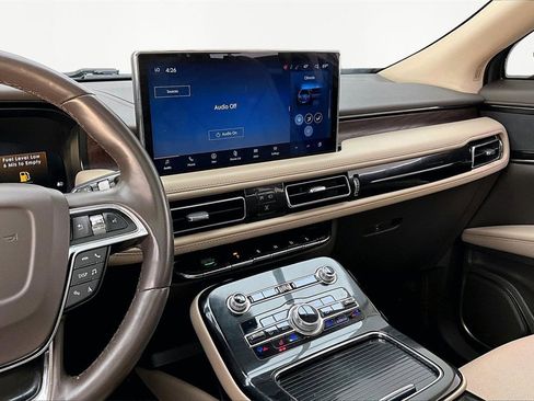 Used 2022 Lincoln Nautilus Reserve image 6