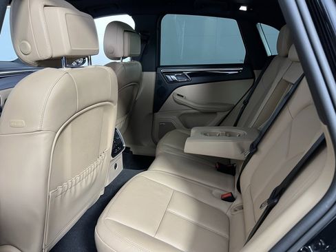 Used 2024 Porsche Macan w/ Premium Plus Package image 26