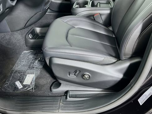 New 2027 Chrysler Pacifica LX FWD image 18
