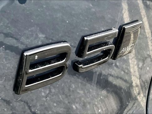 New 2026 Volvo XC40 B5 Ultra w/ Protection Package Premier image 9