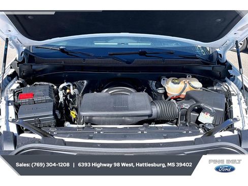 Used 2023 Chevrolet Suburban Premier RWD image 10
