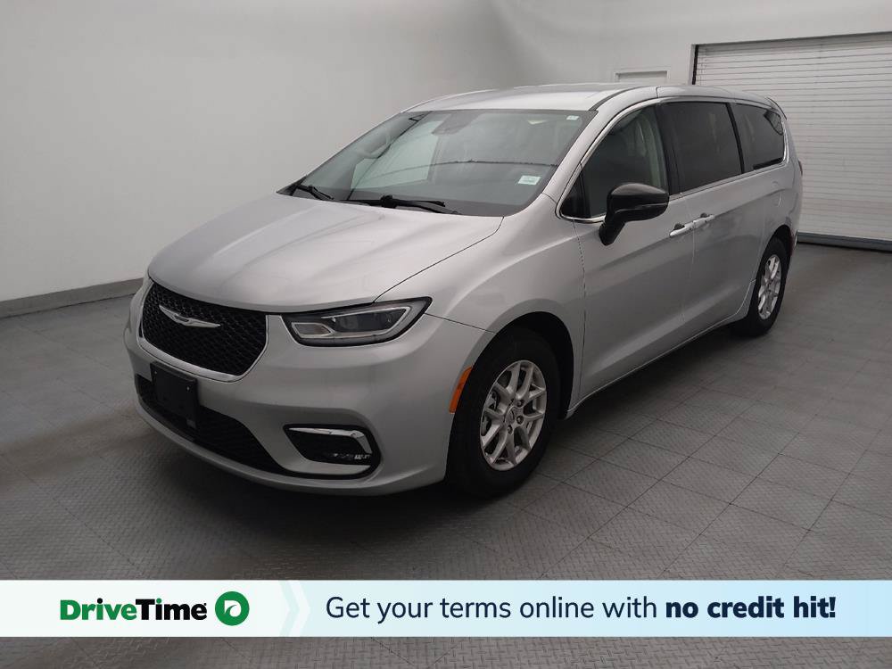 Used 2024 Chrysler Pacifica Touring-L FWD image 1