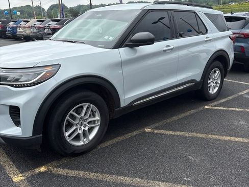 Used 2025 Ford Explorer Active AWD/4WD image 1