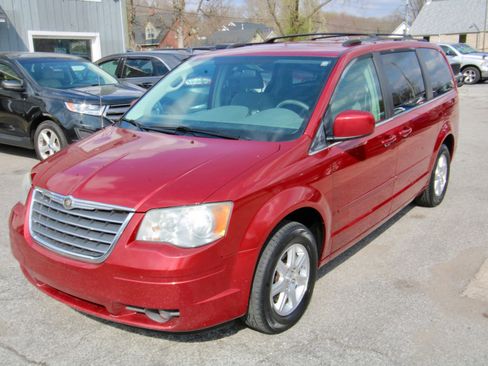 Used 2008 Chrysler Town & Country Touring image 2