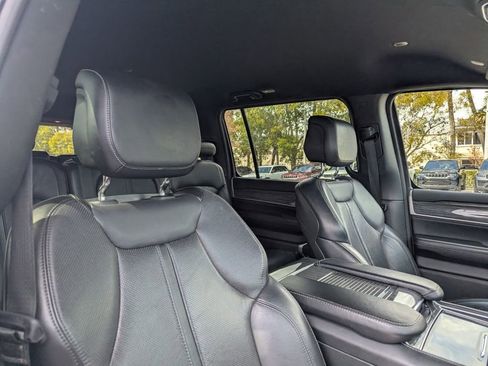 Used 2022 Jeep Wagoneer Series III image 11