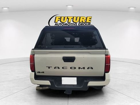 Used 2025 Toyota Tacoma TRD Off-Road image 4