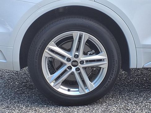 Used 2025 Audi Q5 e Premium Plus w/ Premium Plus Package image 3