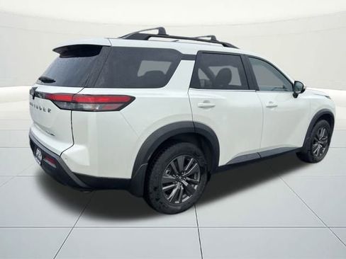 Used 2022 Nissan Pathfinder SV image 5