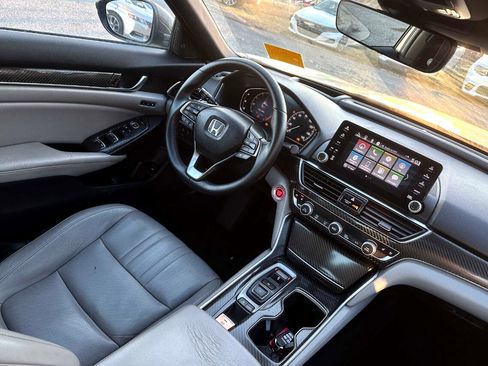 Used 2018 Honda Accord Touring image 14