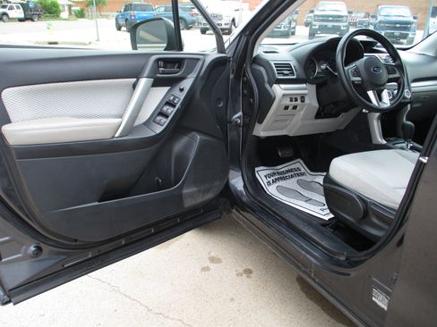 Used 2018 Subaru Forester 2.5i w/ Alloy Wheel Package AWD/4WD image 10