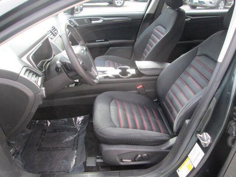 Used 2015 Ford Fusion SE image 9