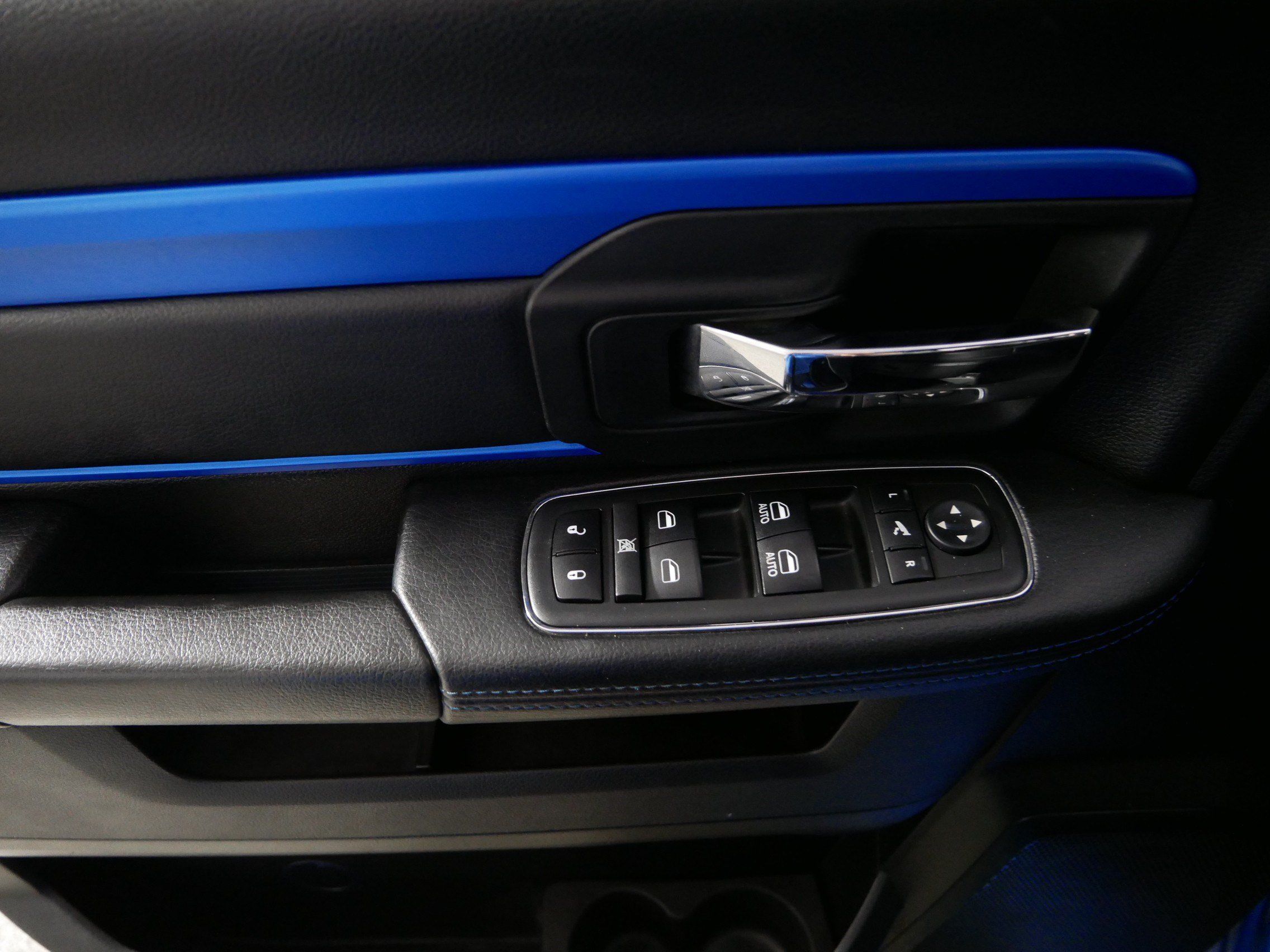 Used 2018 RAM 1500 Sport w/ Hydro Blue Sport Package AWD/4WD image 19