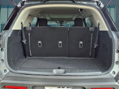 New 2025 Nissan Pathfinder SV image 12