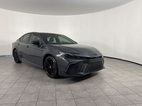 Used 2026 Toyota Camry SE w/ Multimedia Upgrade Package FWD image 7