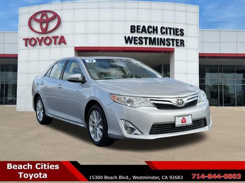 Used 2014 Toyota Camry XLE w/ Leather Package FWD image 2