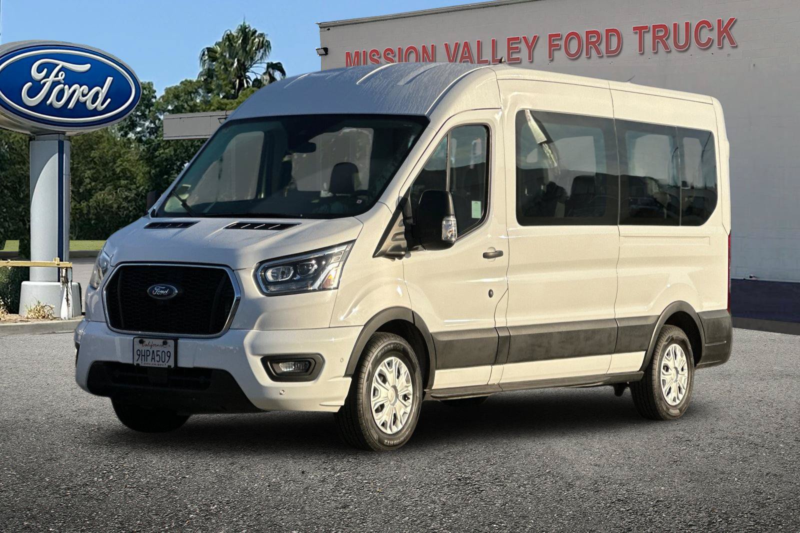 Used 2023 Ford Transit 350 XLT RWD image 7