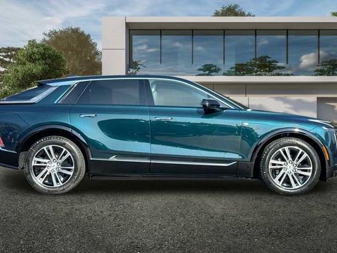 New 2026 Cadillac Lyriq Luxury image 3