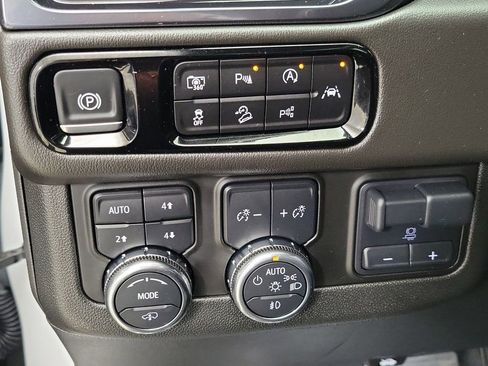 Certified 2025 GMC Yukon XL AT4 w/ AT4 Premium Plus Package image 19