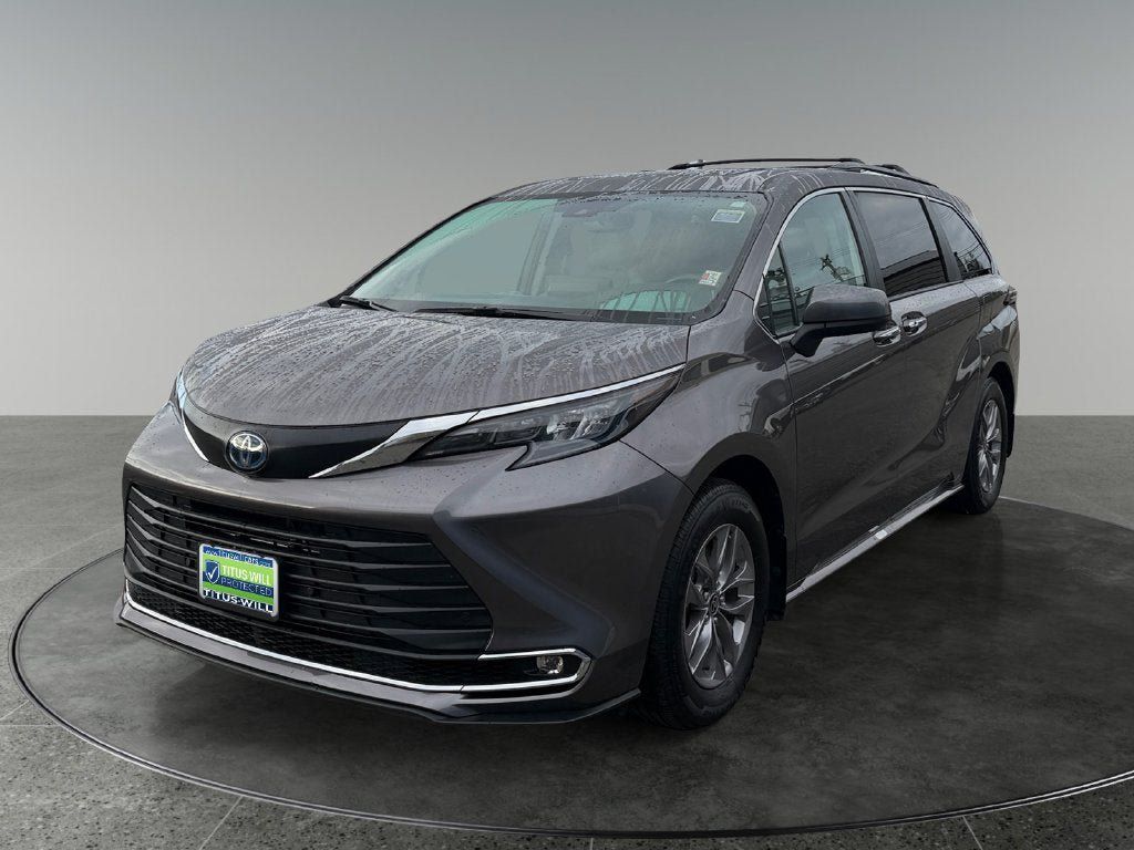 Used 2024 Toyota Sienna XLE w/ XLE Plus Package AWD/4WD image 3