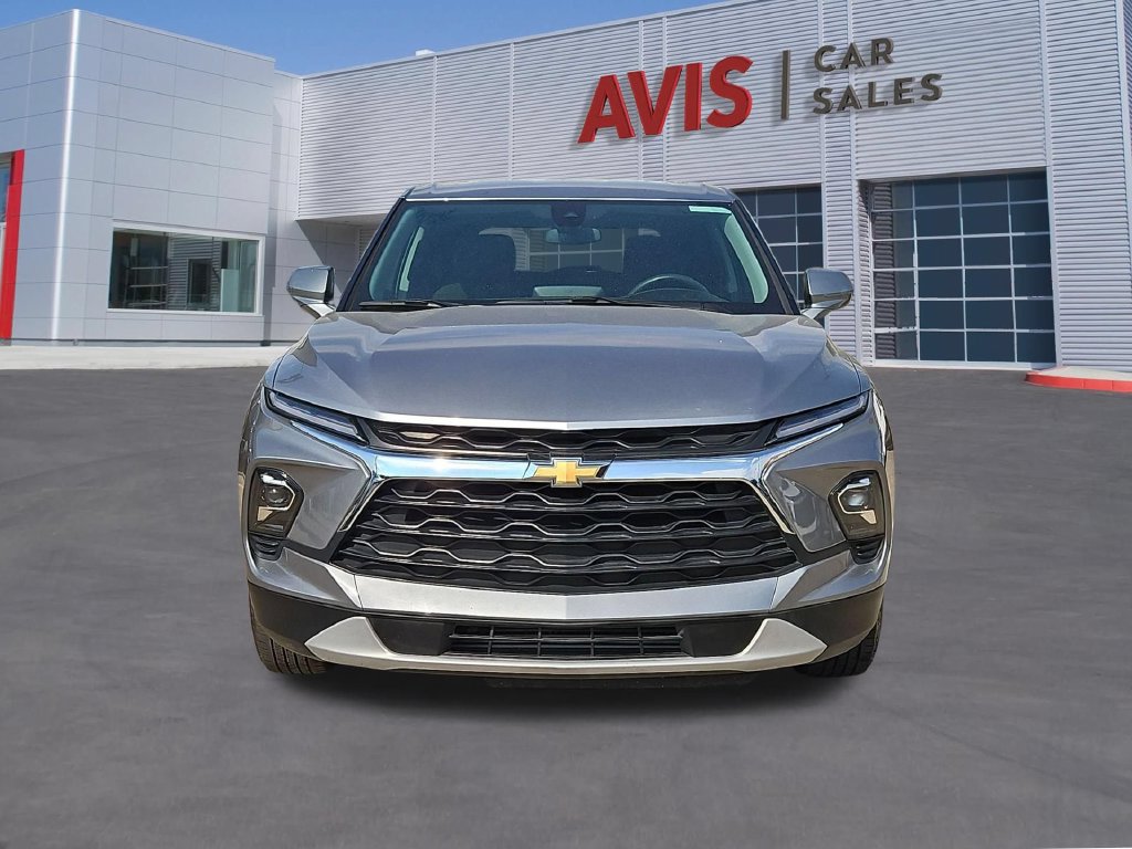 Used 2025 Chevrolet Blazer LT FWD image 2