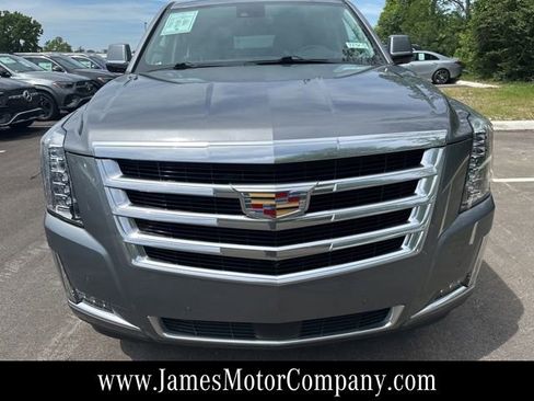 Used 2020 Cadillac Escalade ESV Premium Luxury AWD/4WD image 2