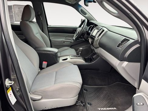 Used 2014 Toyota Tacoma PreRunner image 11