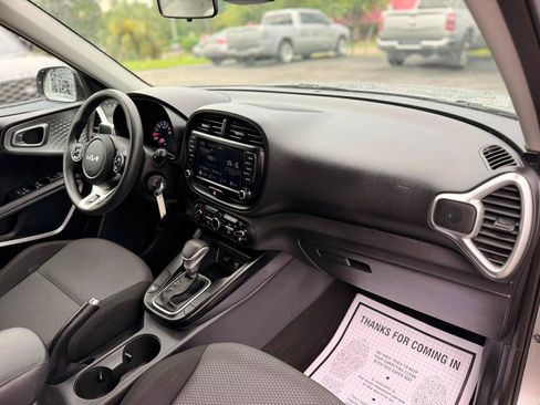 Used 2022 Kia Soul LX w/ Technology Package FWD image 12