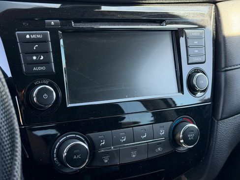 Used 2019 Nissan Rogue S image 8