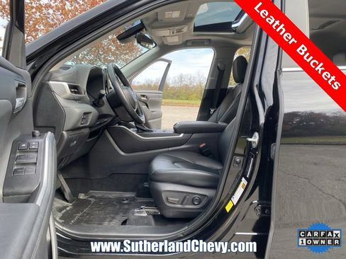 Used 2024 Toyota Highlander XLE image 15