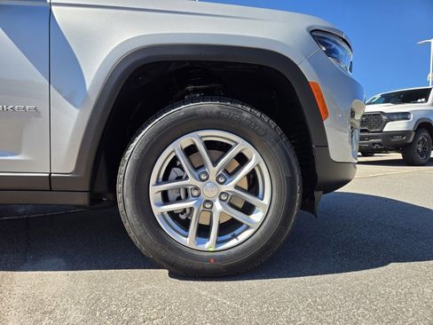 New 2025 Jeep Grand Cherokee Laredo X image 5